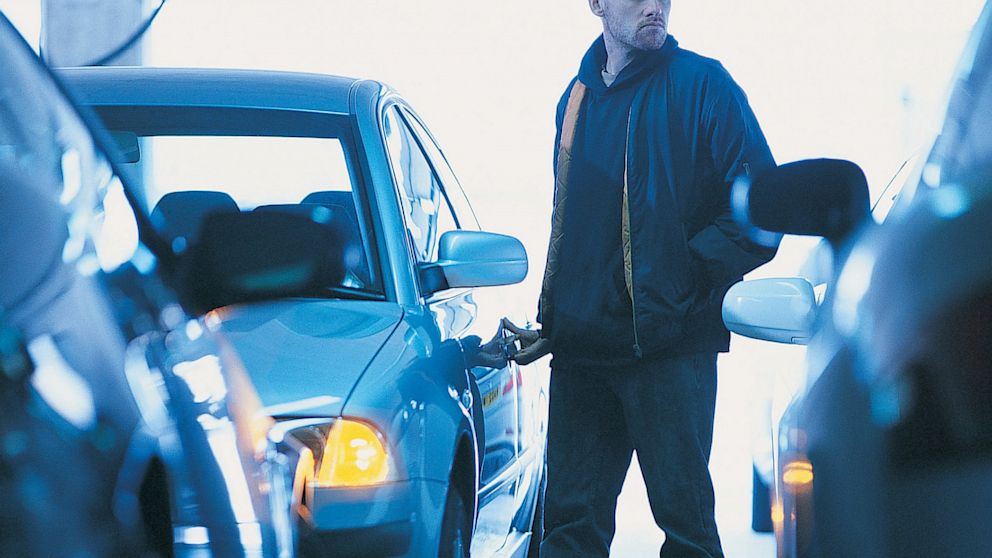 Polda Metro Jaya Bekuk Pencuri Mobil di Tempat Parkir